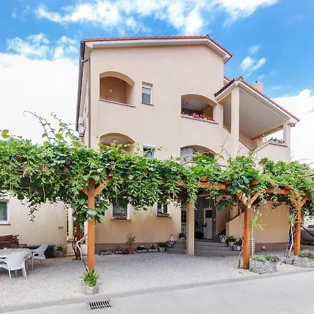 Beautiful In With Kitchen Apartment